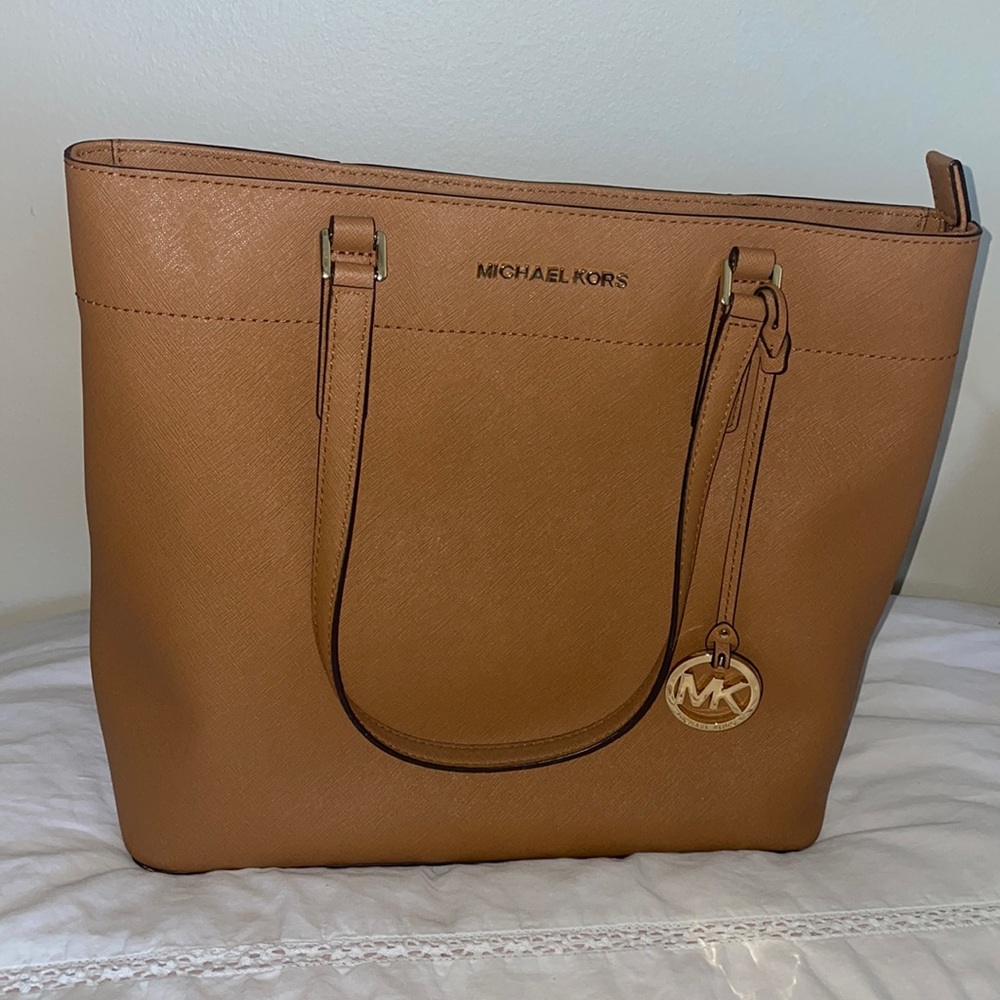 Large barely worn Michael Kors bag